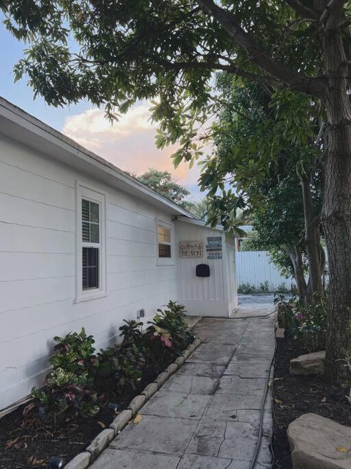 Beautiful Main House In West Palm Beach Buitenkant foto