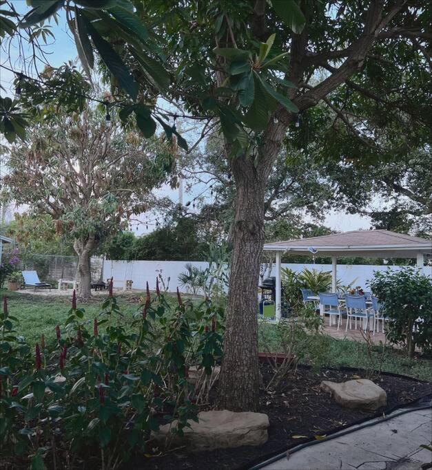 Beautiful Main House In West Palm Beach Buitenkant foto
